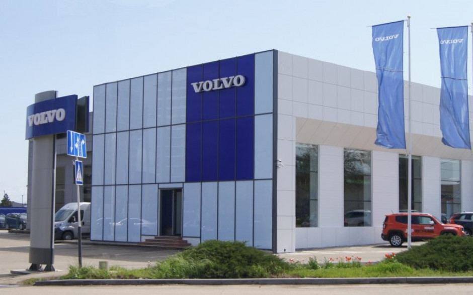 Volvo and Jaguar Land Rover are cutting their Russian offices.